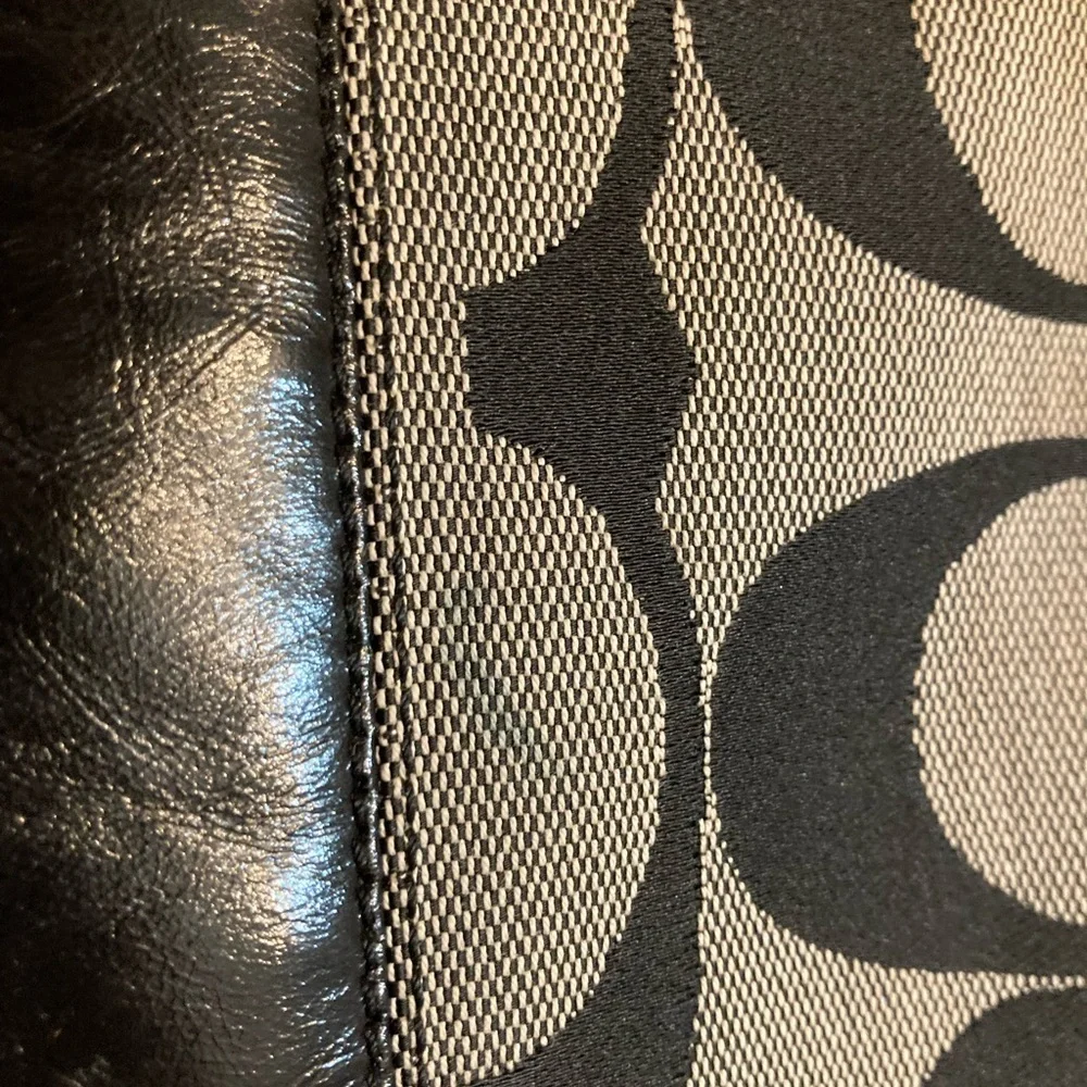 COACH signature stripe  No. 12429
SHOULDERBAG tote VNTG and wallet - Picture 6 of 16